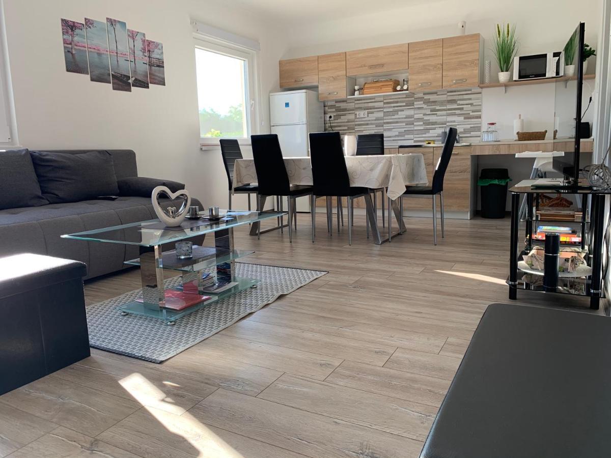 Fullhouse Apartmanhaz Zamárdi Eksteriør bilde