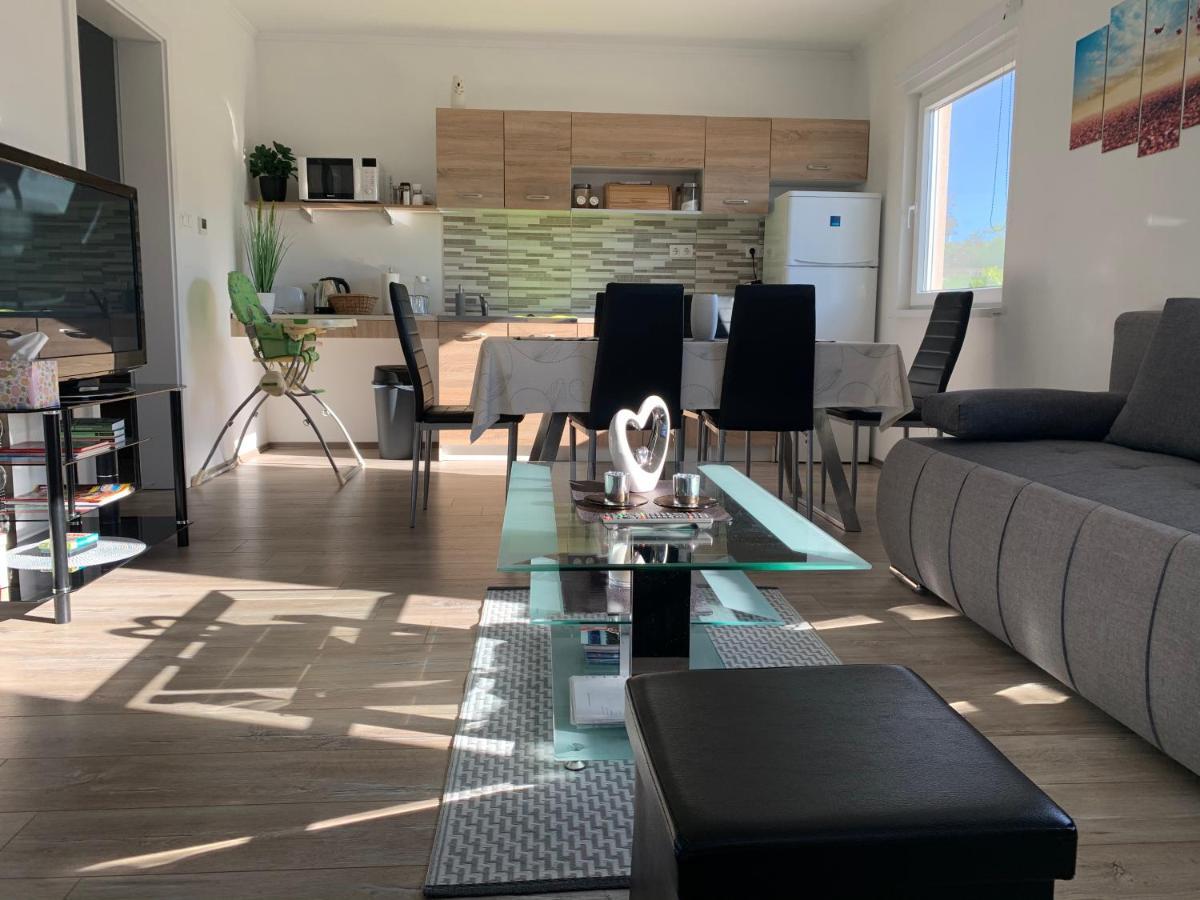 Fullhouse Apartmanhaz Zamárdi Eksteriør bilde