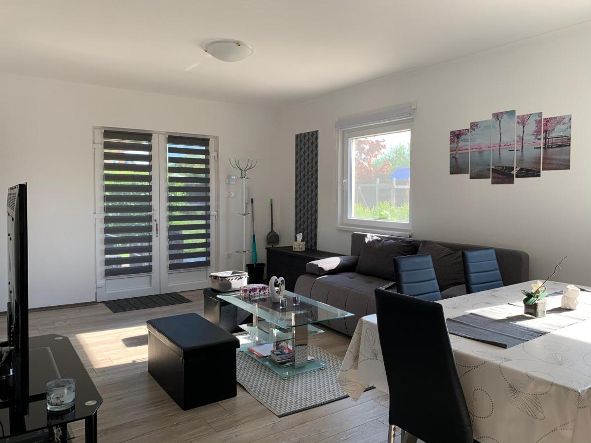 Fullhouse Apartmanhaz Zamárdi Eksteriør bilde