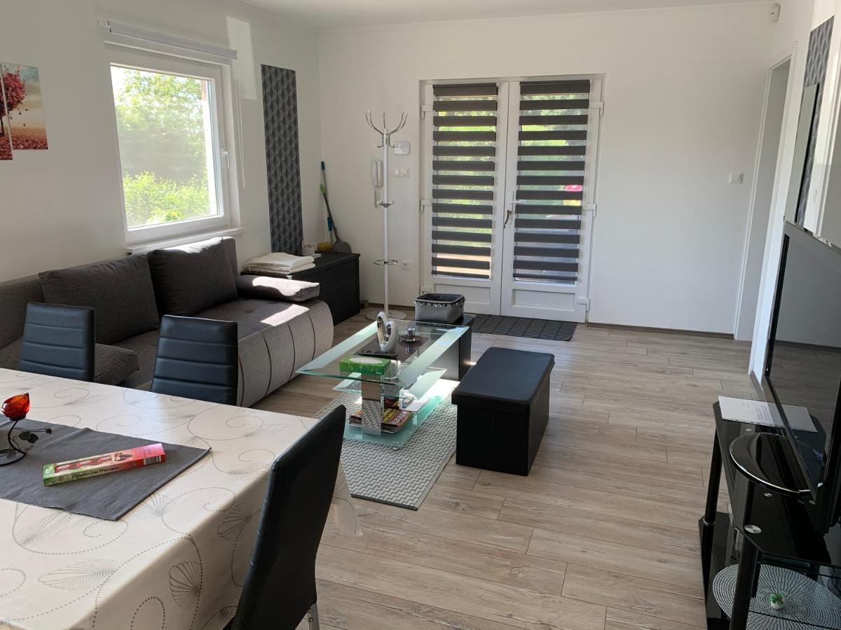 Fullhouse Apartmanhaz Zamárdi Eksteriør bilde